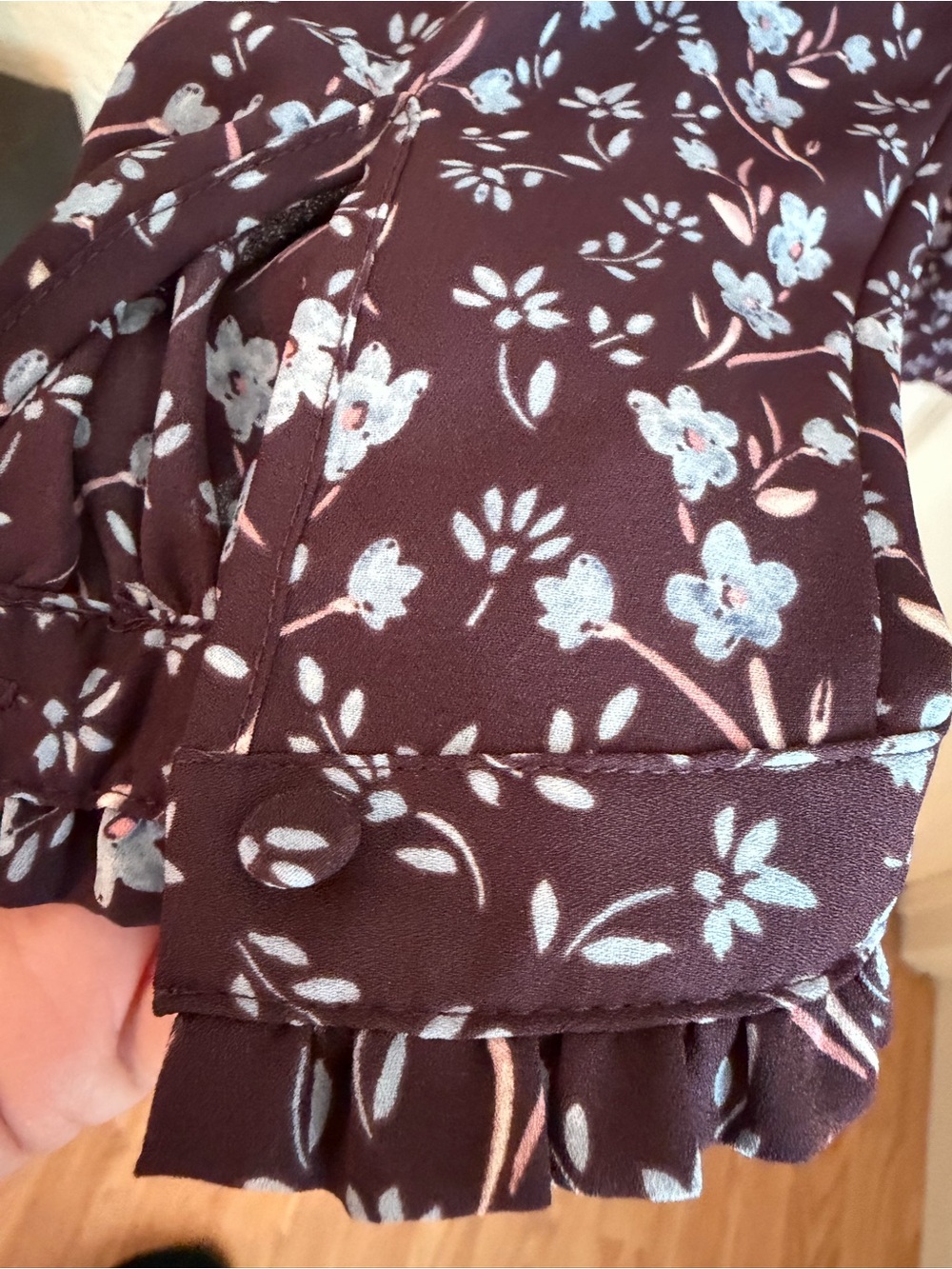 LOFT Burgundy’s Floral Wildflower Size Small, V-Neck Long Sleeve Blouse EUC - Picture 7 of 11